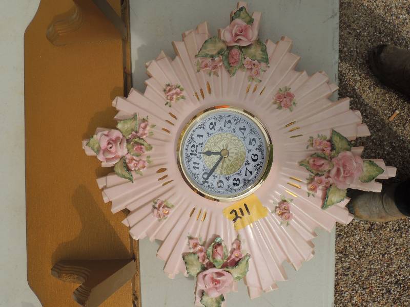 lot 211 image: DECORE