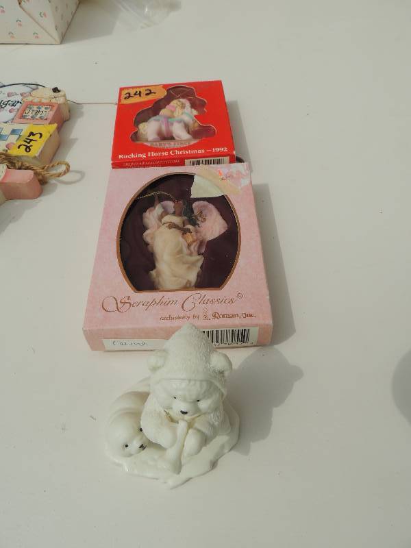 lot 242 image: HOLIDAY