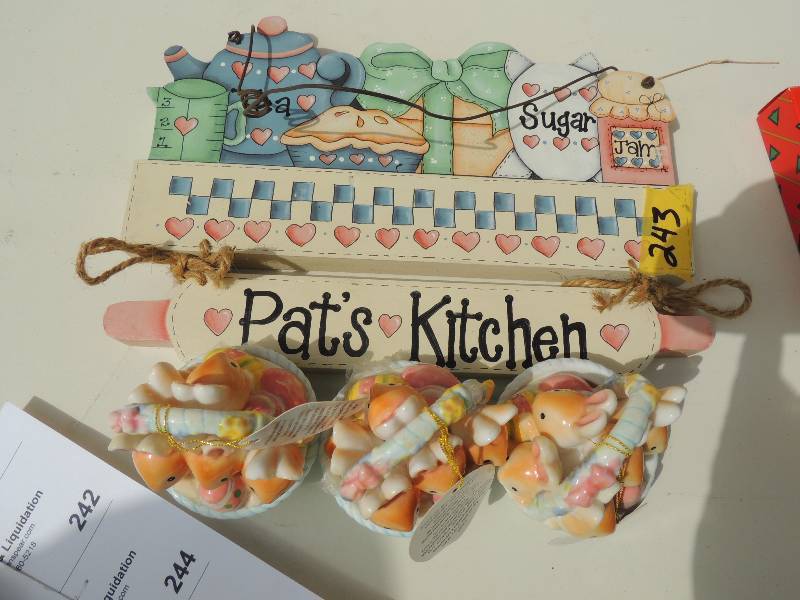 lot 243 image: DECORE