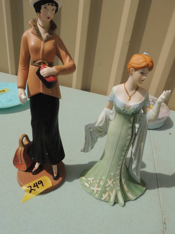 lot 249 image: COLLECTABLE