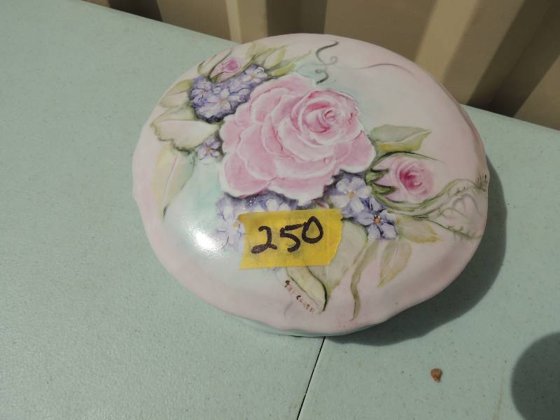 lot 250 image: COLLECTABLE