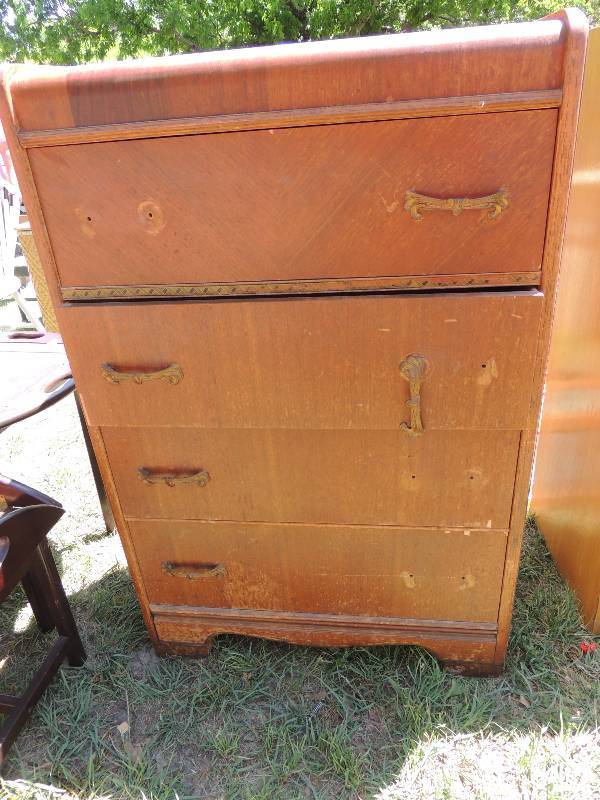 lot 3 image: MID CENTURY FURNITURE