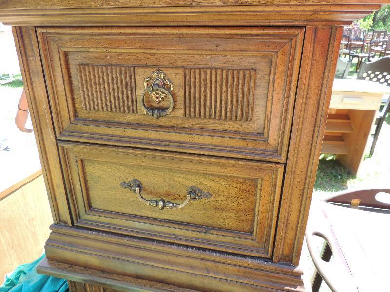 lot 5 image: FURNITURE