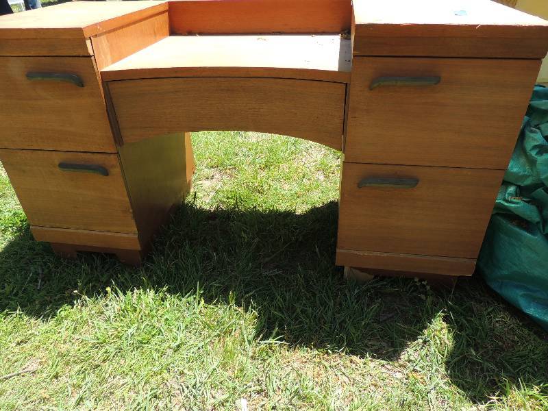 lot 6 image: MID MODERN FURNITURE