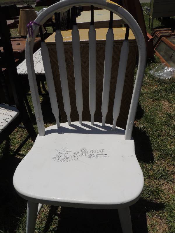 lot 7 image: FURNITURE