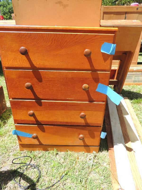 lot 10 image: MID CENTURY FURNITURE