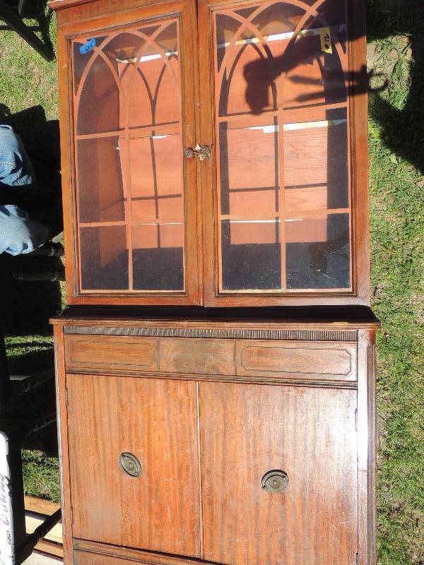 lot 12 image: MID CENTURY FURNITURE