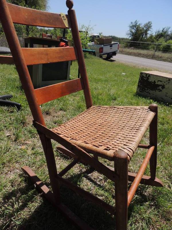 lot 23 image: FURNITURE
