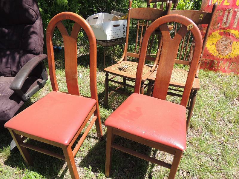 lot 30 image: FURNITURE