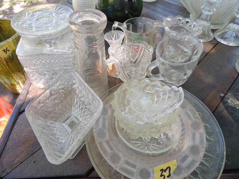 lot 37 image: DECOR