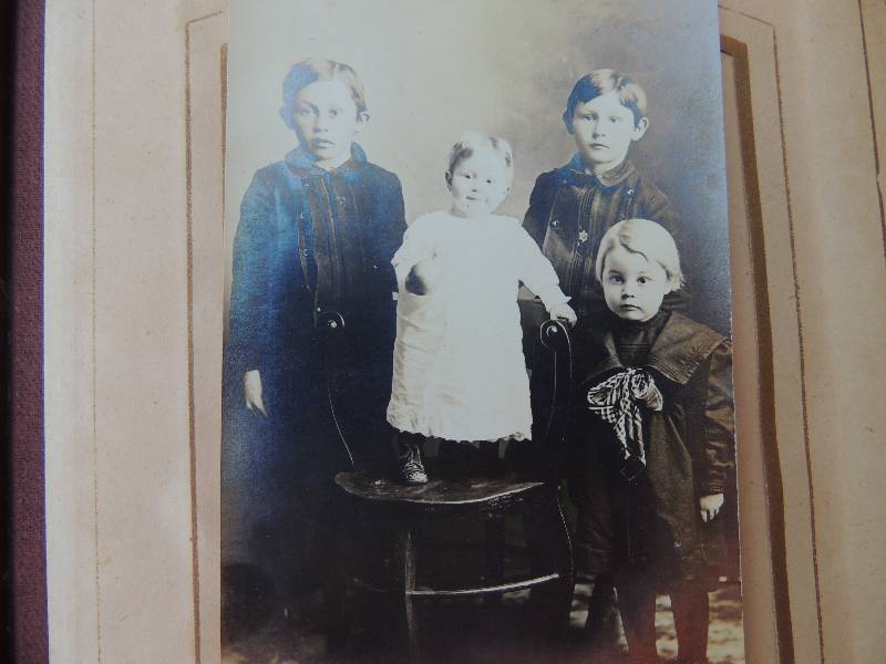 lot 42 image: COLLECTABLE
