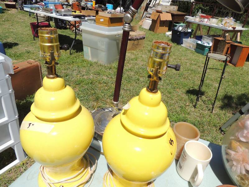 lot 43 image: DECOR