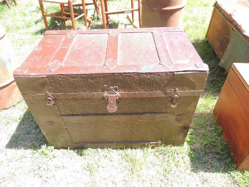 lot 269 image: FURNITURE