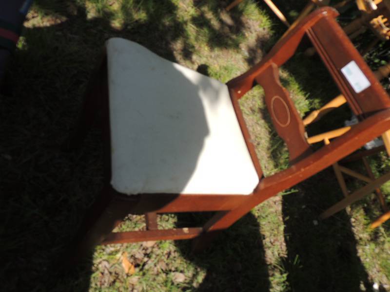 lot 419 image: FURNITURE