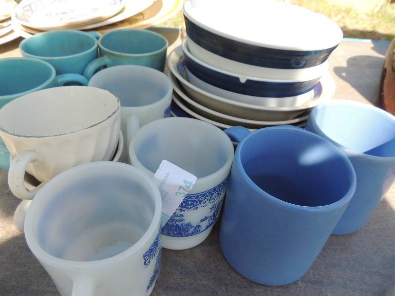 lot 374 image: HOUSEWARE
