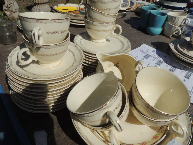 lot 365 image: HOUSEWARE