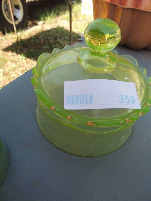 lot 359 image: VASELINE GLASS