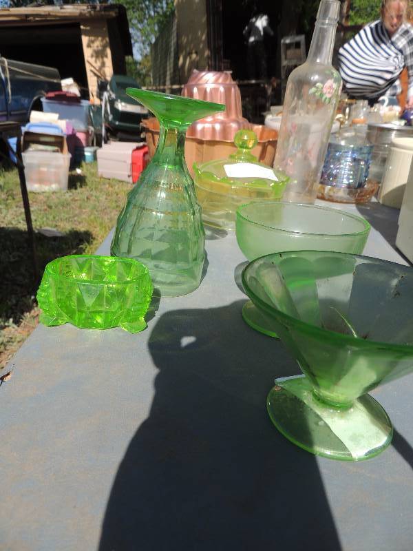 lot 360 image: VASELINE GLASS