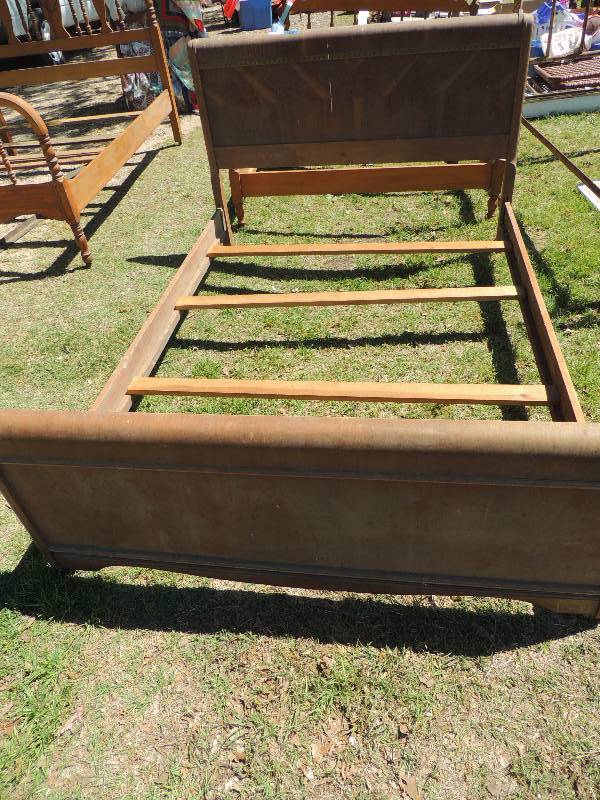 lot 486 image: ANTIQUE FURNITURE
