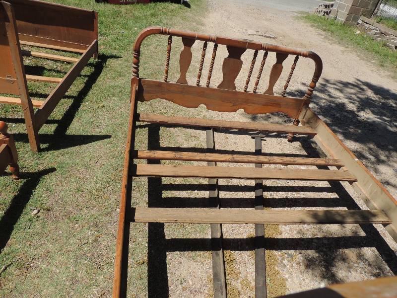 lot 487 image: ANTIQUE FURNITURE