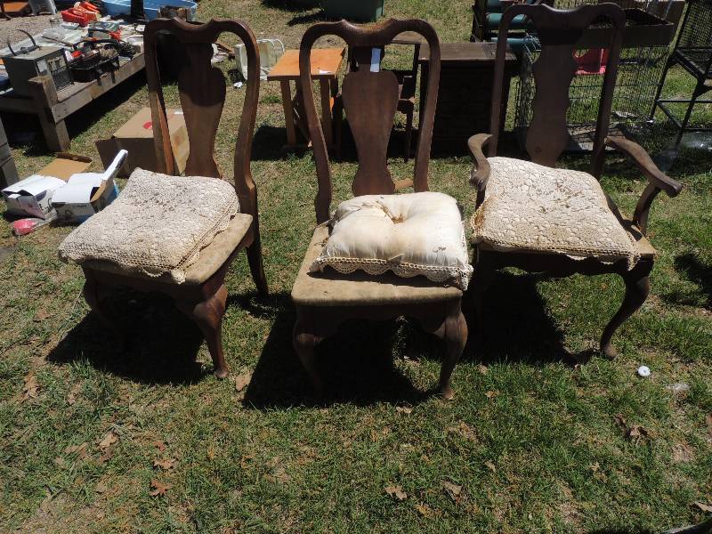 lot 495 image: FURNITURE