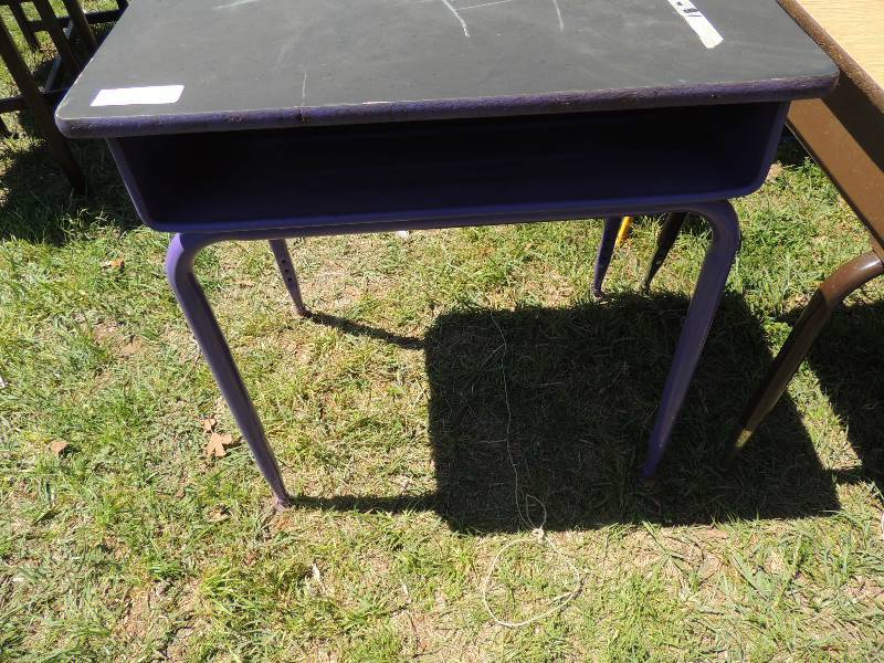 lot 507 image: FURNITURE