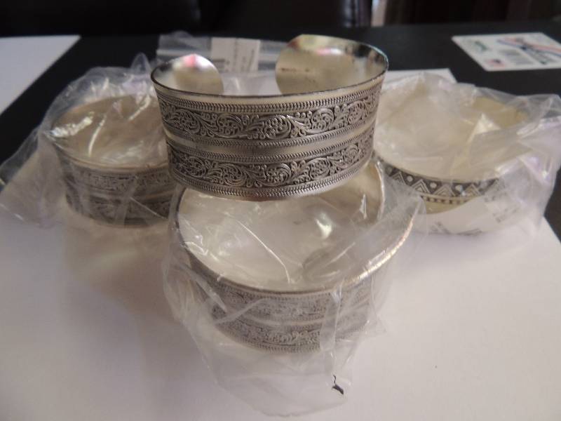 lot 325 image: JEWELRY