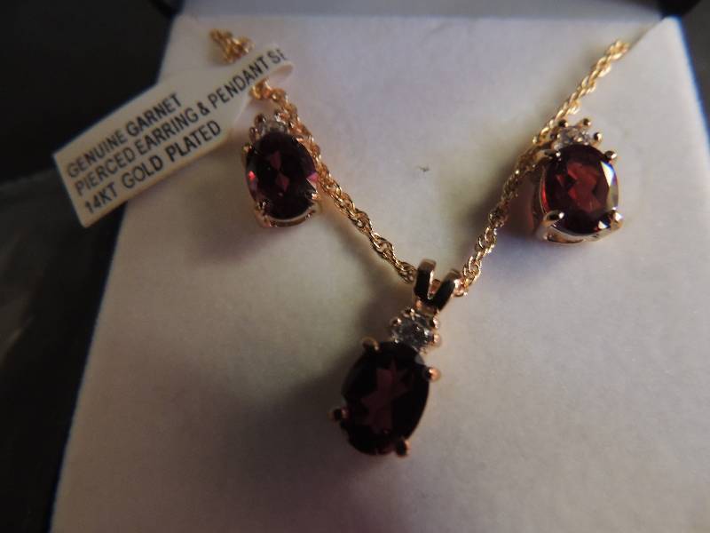 lot 328 image: JEWELRY