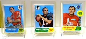 lot 143 image: 1968 Topps Football #139 John Brodie, # 203 Randy Johnson Atlanta Falcons, & # 198 Pete Beathard Houston Oilers (3X$)