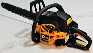 lot 1 image: Poulan PRO Classic PP4218AV Gas Chainsaw 42cc 18