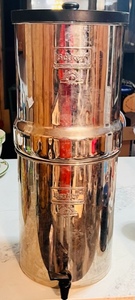 lot 7 image: Berkey Water Purifier Filter System