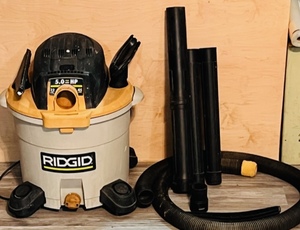 lot 21 image: 5HP Rigid WetDry Vac &amp Attachments&nbsp