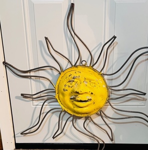 lot 23 image: 32 x 32 Hanging Metal Art Sun