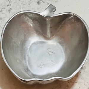 lot 28 image: Vintage Pewter Apple Bowl - Terufim Studios - Made in Israel