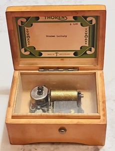 lot 50 image: Vintage Thorne Music Box A128 Alps Hill Climbing Scene&nbsp