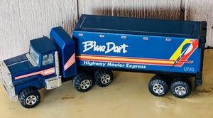 lot 58 image: Vintage Pressed Metal Nylint Blue Dart Highway Hauler Semi