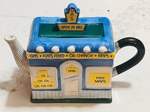 lot 61 image: Fitz &amp Floyd Omnibus 1993 American Roadside Tea Pot