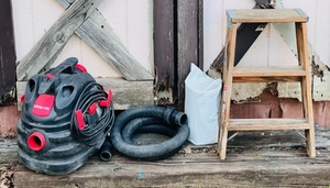 lot 80 image: 6HP 5 Gallon Shop Vac &amp Werner Step Ladder