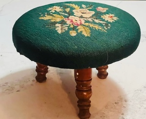 lot 83 image: Vintage Small Footstool WFloral Pattern Cushion