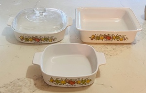 lot 86 image: Three Vintage Corning Ware LEchalota Casserole Dishes