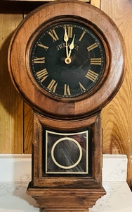 lot 98 image: Vintage Bulova Pendulum Wall Clock