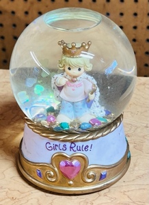 lot 107 image: Girls Rule Snow-Globe By Precious Moments 2003