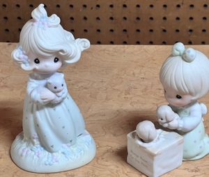 lot 109 image: 1989 Precious Moments Figurine C-0009 Always Room For One More &amp 1992 You Are Such A Purr-Fect Friend # 524395