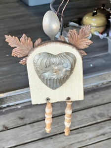 lot 125 image: Hanging Metal &amp Wood Yard Art Angel
