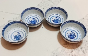 lot 136 image: Four Vintage 5-14 Chinese Blue &amp White Porcelain RiceSoup Bowls