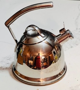 lot 157 image: IL Mulino New York 188 Stainless Steel Whistling Tea Kettle - Gas or Electric