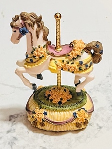 lot 169 image: Heritage House County Fair Collection Over The Rainbow Carousel Horse Figurine