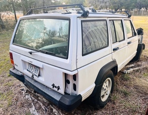 lot 174 image: 1991 Jeep Cherokee 4 x 4&nbsp 6Cyl.&nbsp (No TitleFor Parts Only)
