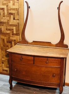 lot 176 image: Beautiful Oak Dresser - Needs Mirror