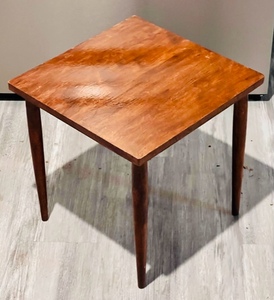 lot 179 image: 14-12 x 14-12 x 15 Small Wooden Table